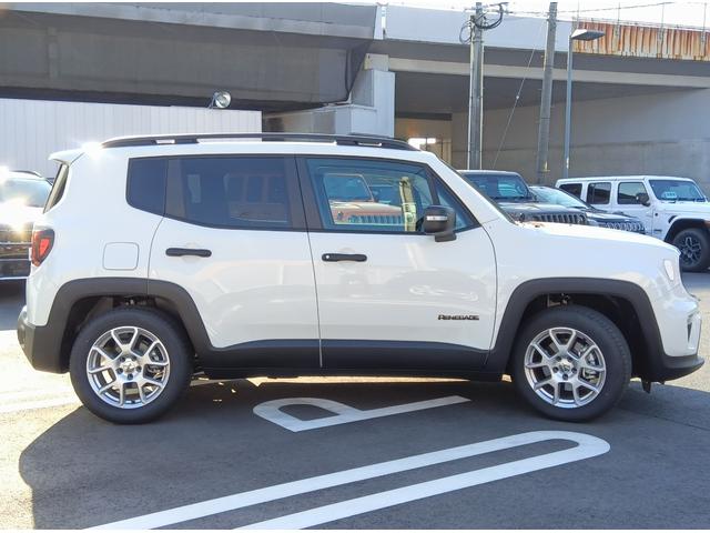 ジープ・レネゲード アルティテュード e-ハイブリッド 登録済未使用車 マイチェンモデル 黒革 AppleCarPlay/AndroidAuto対応純正ナビ バックカメラ 追従式クルーズコントロール 純正17インチアルミ シート&ステアリングヒーター(13枚目)