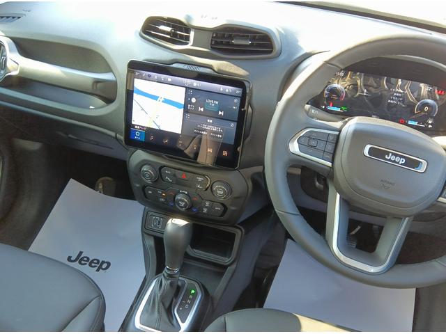 ジープ・レネゲード アルティテュード e-ハイブリッド 登録済未使用車 マイチェンモデル 黒革 AppleCarPlay/AndroidAuto対応純正ナビ バックカメラ 追従式クルーズコントロール 純正17インチアルミ シート&ステアリングヒーター(17枚目)