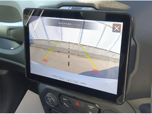 ジープ・レネゲード アルティテュード e-ハイブリッド 登録済未使用車 マイチェンモデル 黒革 AppleCarPlay/AndroidAuto対応純正ナビ バックカメラ 追従式クルーズコントロール 純正17インチアルミ シート&ステアリングヒーター(23枚目)