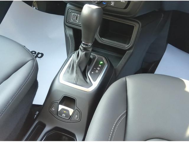 ジープ・レネゲード アルティテュード e-ハイブリッド 登録済未使用車 マイチェンモデル 黒革 AppleCarPlay/AndroidAuto対応純正ナビ バックカメラ 追従式クルーズコントロール 純正17インチアルミ シート&ステアリングヒーター(30枚目)