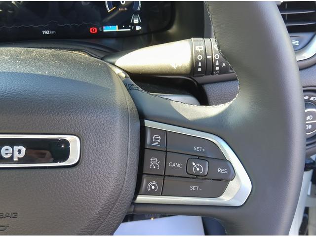 ジープ・レネゲード アルティテュード e-ハイブリッド 登録済未使用車 マイチェンモデル 黒革 AppleCarPlay/AndroidAuto対応純正ナビ バックカメラ 追従式クルーズコントロール 純正17インチアルミ シート&ステアリングヒーター(33枚目)