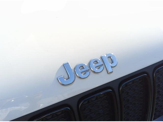 ジープ・レネゲード アルティテュード e-ハイブリッド 登録済未使用車 マイチェンモデル 黒革 AppleCarPlay/AndroidAuto対応純正ナビ バックカメラ 追従式クルーズコントロール 純正17インチアルミ シート&ステアリングヒーター(37枚目)