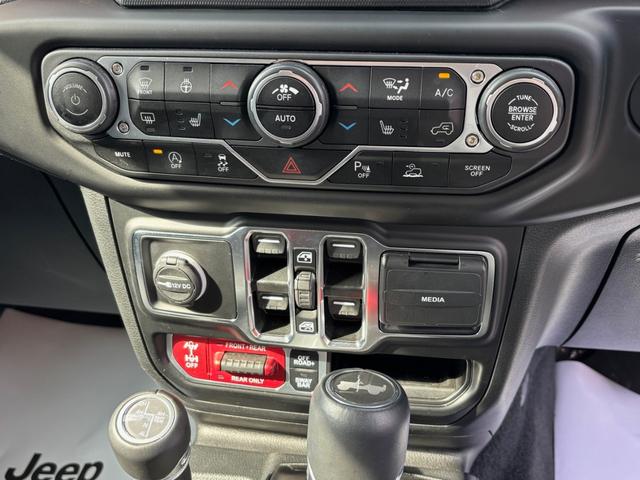 ジープ・ラングラーアンリミテッド ルビコン ブラックレザー ルーフラック AppleCarPlay/AndroidAuto対応純正ナビTV バック/サイド/フロントカメラ シートヒーター 純正17インチアルミ アダプティブクルーズコントロール(22枚目)