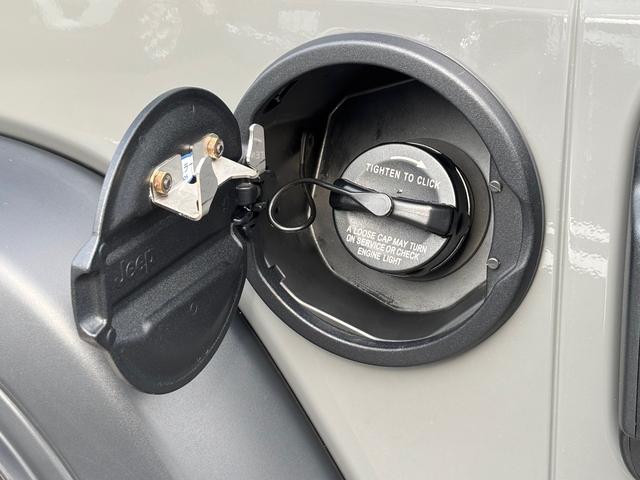 ジープ・ラングラーアンリミテッド ルビコン ブラックレザー ルーフラック AppleCarPlay/AndroidAuto対応純正ナビTV バック/サイド/フロントカメラ シートヒーター 純正17インチアルミ アダプティブクルーズコントロール(34枚目)