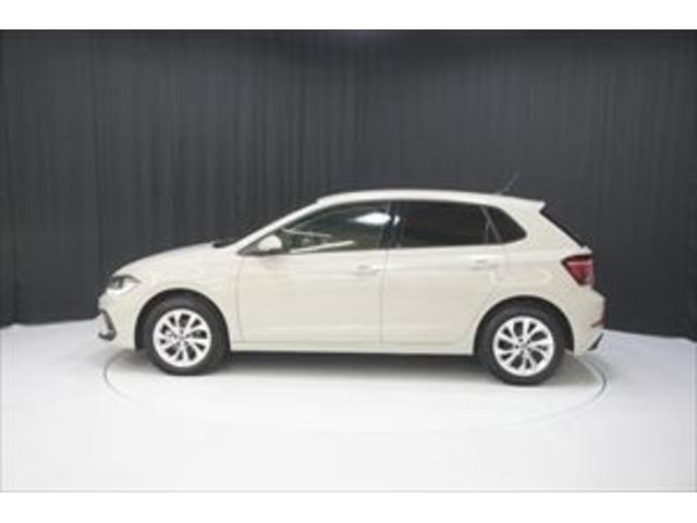 ポロ TSIスタイル ナビゲーション バックカメラ ETC アルミホイール ACC LEDヘッドライト オートエアコン(4枚目)