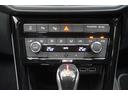 2ゾーンフルオートエアコンディショナー。運転席助手席それぞれ独立して温度風量をコントロール。フレッシュエアフィルターで花粉やダストを除去に加えアレルゲン除去機能を追加。