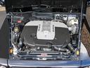 6.0L・V12ツインターボエンジンを搭載したAMGパワーユニットです。強いトルクと伸びやかな加速フィールで、Gクラスのボディを力強く押し出します。エンジンルーム内も比較的きれいな状態を保っています。