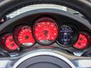 走行距離は４万ｋｍに満たない数字で、使用感を抑えた印象の一台です。赤で統一されたメータークラスターがスポーティな雰囲気を演出し、視認性も良くドライバーの気分を高めてくれます。