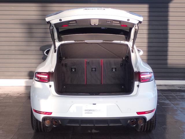 マカン マカンＧＴＳ　パノラマルーフ・スポーツクロノＰ・アダプティブクルーズコントロール・シートヒーター・パワステ＋・ＢＯＳＥサラウンド・ガーネットレッドシートベルト・エントリー＆ドライブ・アルミニウムＰＤＫレバー（5枚目）