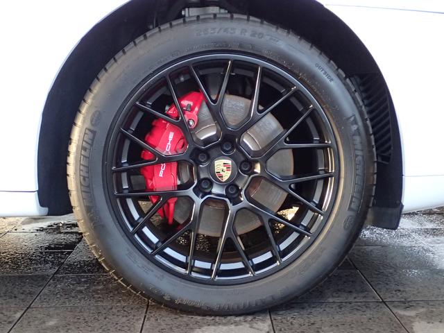 マカン マカンＧＴＳ　パノラマルーフ・スポーツクロノＰ・アダプティブクルーズコントロール・シートヒーター・パワステ＋・ＢＯＳＥサラウンド・ガーネットレッドシートベルト・エントリー＆ドライブ・アルミニウムＰＤＫレバー（9枚目）