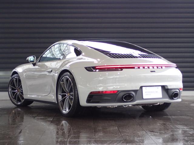 911 カレラ スポーツエキゾースト・マトリクスLED・電動ガラスサンルーフ・スポクロPKG・ヒーター付GTステア・OP20/21AW・OPテールライト・レーンチェンジ・エンボス加工ヘッドレスト・パワステ+(4枚目)