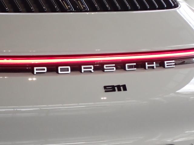 911 カレラ スポーツエキゾースト・マトリクスLED・電動ガラスサンルーフ・スポクロPKG・ヒーター付GTステア・OP20/21AW・OPテールライト・レーンチェンジ・エンボス加工ヘッドレスト・パワステ+(5枚目)