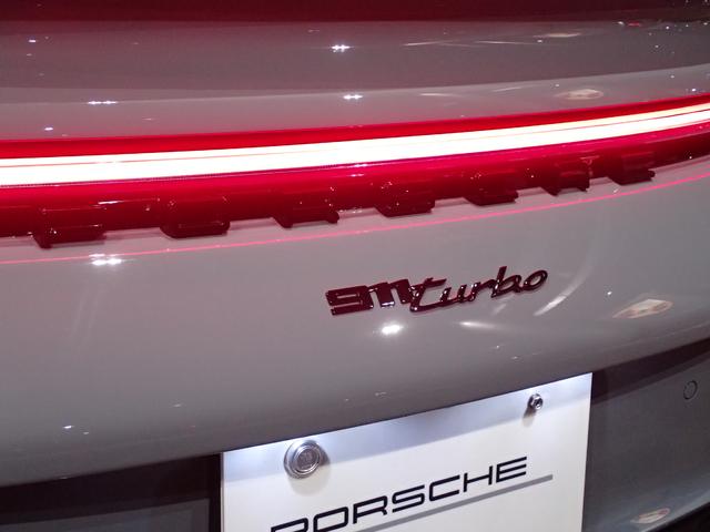 911 911ターボ カブリオレ スポーツエキゾースト・レザーインテリア・PASMスポーツサス-10mm・OP20/21AW・PDLS+マトリクスLED・OPテールライト・クロノダイアル&メーターパネルガーズレッド・GTスポーツステア(7枚目)