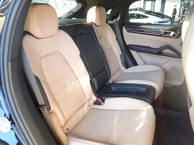 カイエンクーペ ベースグレード ツートンレザーインテリア(黒×ベージュ)・PDLS+マトリクスLED・HUD・18way電動席・OP21AW・シートクーラー・全席シートヒーター・エンボスヘッドレスト・BOSE・ヒーター付ステアリング(9枚目)