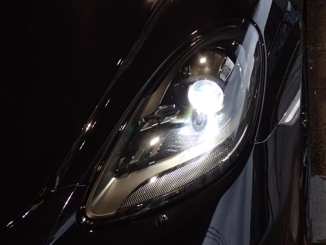 ７１８ケイマン ７１８ケイマンＧＴＳ　４．０　ツートンレザーインテリア（黒×赤）・１８ｗａｙ電動シート・ＰＡＳＭ－１０ｍｍ・カーボンインテリアＰＫＧ・シートクーラー・ＧＴステアリング＆シートヒーター・エントリー＆ドライブ・クレスト加工ヘッドレスト（3枚目）