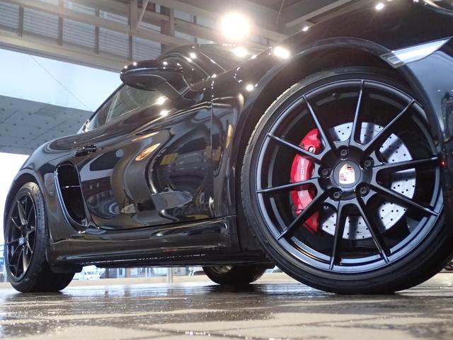 ７１８ケイマン ７１８ケイマンＧＴＳ　４．０　ツートンレザーインテリア（黒×赤）・１８ｗａｙ電動シート・ＰＡＳＭ－１０ｍｍ・カーボンインテリアＰＫＧ・シートクーラー・ＧＴステアリング＆シートヒーター・エントリー＆ドライブ・クレスト加工ヘッドレスト（6枚目）