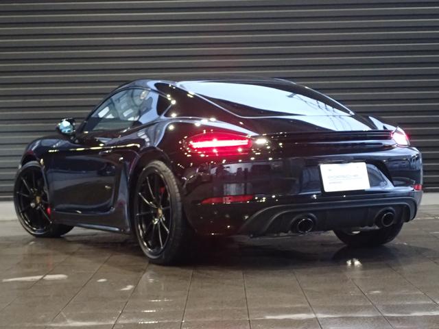 ７１８ケイマン ７１８ケイマンＧＴＳ　４．０　ツートンレザーインテリア（黒×赤）・１８ｗａｙ電動シート・ＰＡＳＭ－１０ｍｍ・カーボンインテリアＰＫＧ・シートクーラー・ＧＴステアリング＆シートヒーター・エントリー＆ドライブ・クレスト加工ヘッドレスト（7枚目）