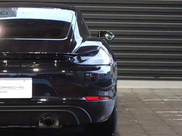 ７１８ケイマン ７１８ケイマンＧＴＳ　４．０　ツートンレザーインテリア（黒×赤）・１８ｗａｙ電動シート・ＰＡＳＭ－１０ｍｍ・カーボンインテリアＰＫＧ・シートクーラー・ＧＴステアリング＆シートヒーター・エントリー＆ドライブ・クレスト加工ヘッドレスト（9枚目）