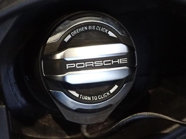 ７１８ケイマン ７１８ケイマンＧＴＳ　４．０　ツートンレザーインテリア（黒×赤）・１８ｗａｙ電動シート・ＰＡＳＭ－１０ｍｍ・カーボンインテリアＰＫＧ・シートクーラー・ＧＴステアリング＆シートヒーター・エントリー＆ドライブ・クレスト加工ヘッドレスト（20枚目）