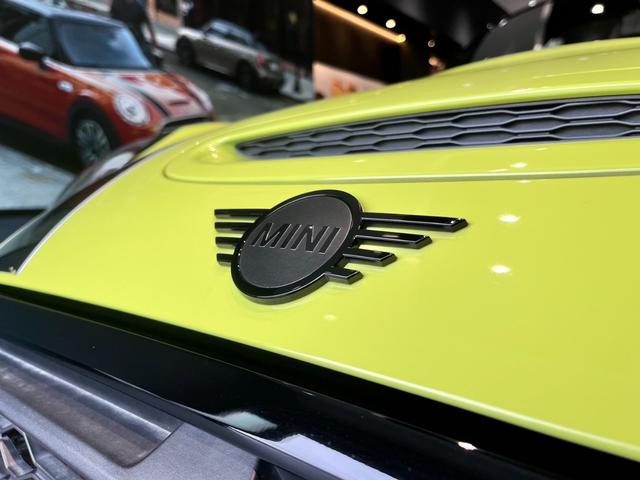 ＭＩＮＩ ジョンクーパーワークス　コンバーチブル　認定中古車　電動オープン　バックカメラ　社外テレビ　ＬＥＤライト　アダプティブクルーズコントロール　ＥＴＣ（35枚目）