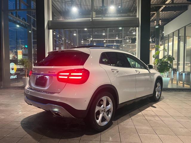 ＧＬＡクラス ＧＬＡ２２０　４マチック　■認定中古車１年保証■プレミアムＰ■レーダーセーフティＰ■Ｈａｒｍａｎ／Ｋａｒｄｏｎロジック７サラウンド■マルチカラーアンビエントライト■パノラミックＳルーフ■前方ドラレコ■本革＆ヒーター付電動シート（5枚目）