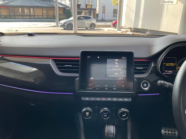 アルカナ ルノー スポール ラインE-テックフルハイブリッド オートクルーズコントロール 衝突被害軽減システム スマートキー レーンアシスト USB 全周囲カメラ シートヒーター クリアランスソナー オートライト パークアシスト アイドリングストップ エアコン(15枚目)