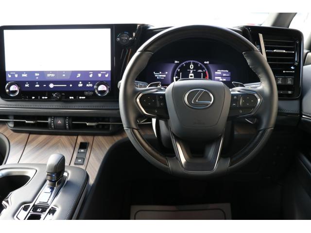 LM LM500h エグゼクティブ モデリスタエアロ/漆パネル/48インチ後席スクリーン/19インチ鍛造AW/ ガラスルーフ/マークレビンソン/黒革シート/全周囲カメラ/デジタルインナーミラー/ユニバーサルステップ/エントランスマット(25枚目)