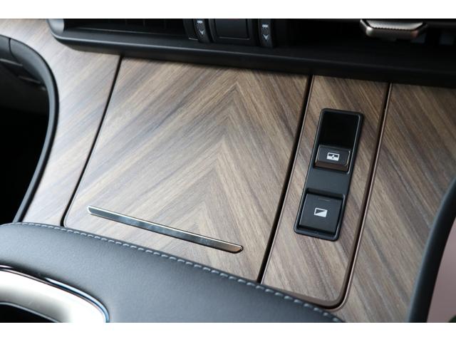 LM LM500h エグゼクティブ モデリスタエアロ/漆パネル/48インチ後席スクリーン/19インチ鍛造AW/ ガラスルーフ/マークレビンソン/黒革シート/全周囲カメラ/デジタルインナーミラー/ユニバーサルステップ/エントランスマット(31枚目)