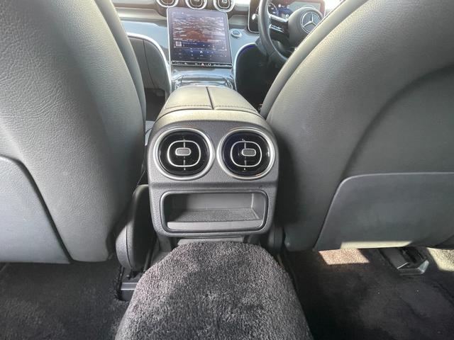 Cクラス C220dアバンギャルド AMGラインパッケージ AMGラインパッケージ ベーシックパッケージ 認定2年保証付 禁煙車 メモリー付パワーシート オブシディアンブラック(メタリック) ドラレコ MBUX 電動リアゲート ヘッドアップディスプレイ(52枚目)