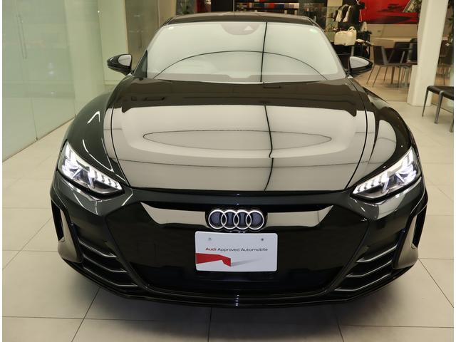 ｅ－トロンＧＴクワトロ ベースグレード　認定中古車　ワンオーナー　禁煙車　ＥＴＣ　試乗車　テクノロジーパッケージ　カラードブレーキキャリパーレッド　マトリクスＬＥＤヘッドライト　ミトスブラックＭ（2枚目）