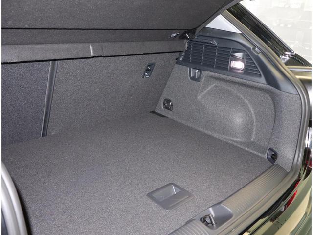 Ａｕｄｉ正規ディーラーが高品質をお約束。高度な訓練・教育を受けたＡｕｄｉ専任メカニックが、１００項目にもおよぶ精密な点検を実施。すべてクリアしたＡｕｄｉ車だけ、あなたのお手元に届けられるのです