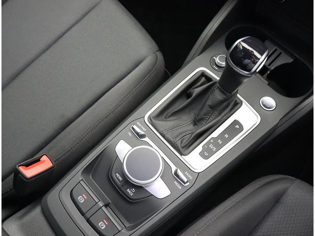 Ａｕｄｉ正規ディーラーが高品質をお約束。高度な訓練・教育を受けたＡｕｄｉ専任メカニックが、１００項目にもおよぶ精密な点検を実施。すべてクリアしたＡｕｄｉ車だけ、あなたのお手元に届けられるのです