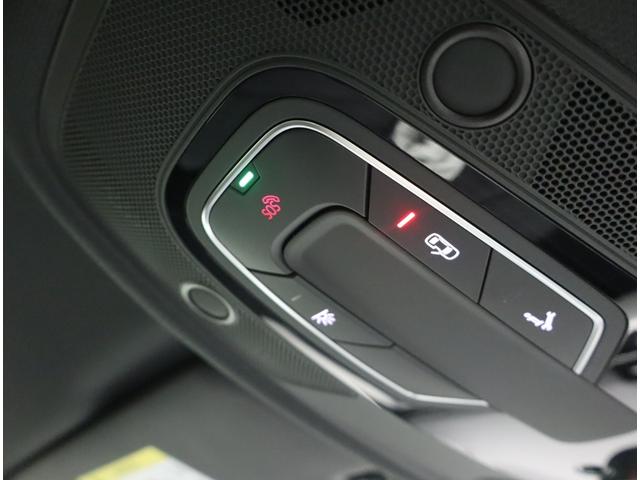 Ａｕｄｉ正規ディーラーが高品質をお約束。高度な訓練・教育を受けたＡｕｄｉ専任メカニックが、１００項目にもおよぶ精密な点検を実施。すべてクリアしたＡｕｄｉ車だけ、あなたのお手元に届けられるのです