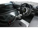 カーボンスポーツシート、ブラックカーペットマット、クラリオン製CD/MP3/WMAオーディオの純正OP装着車です。レッドステッチでかっこいいです。