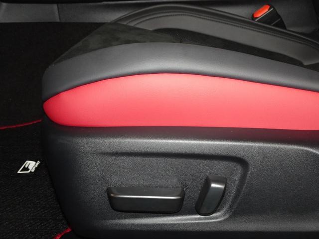 ＲＣ ＲＣ３００ｈ　ファイナルエディション　レクサス認定中古車ＣＰＯ　元試乗車　ＲＣ３００ｈ　ファイナルエディション　三眼フルＬＥＤヘッドランプ　マークレビンソン　寒冷地仕様　ムーンルーフ　フロアマット　ドライブレコーダー前後（17枚目）