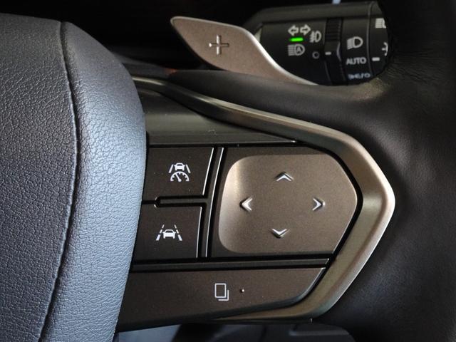 走行中も、ステアリングに付いているボタン一つで電話の対応が可能です。