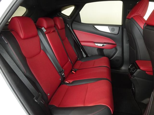 後部座席も気になるような汚れやへたり等、大きなダメージはなく、良好な状態です。