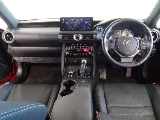 ナビの目的地設定や駐車場案内など、専任コミュニケーターが２４時間３６５日サポートします（ナビゲーションの目的地設定＊道路交通情報の案内＊駐車場の案内＊天気予報・ニュースの配信＊施設情報＊電話番号の案内