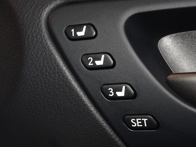 リクライニングやドアミラーをはじめとするドライビングポジションの調整がスイッチ操作ひとつで行えます。メモリーは３名分まで登録可能です。