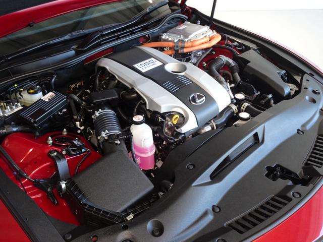 エンジンルームも綺麗に洗浄しております。