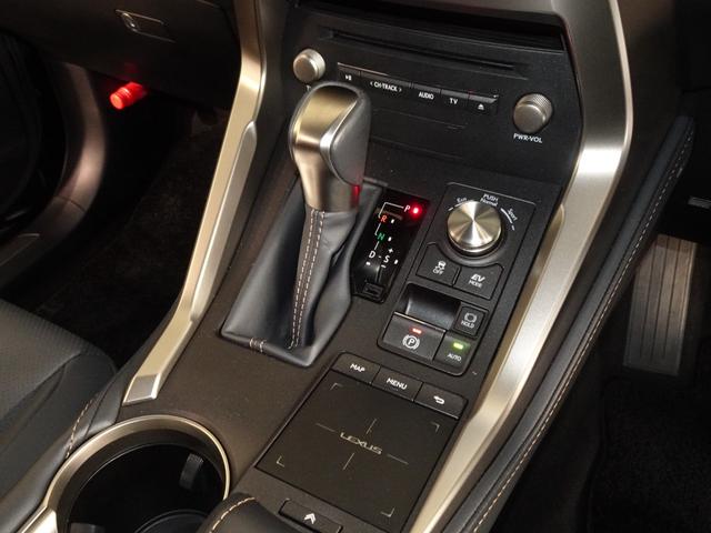 ドリンクホルダー２つございます。