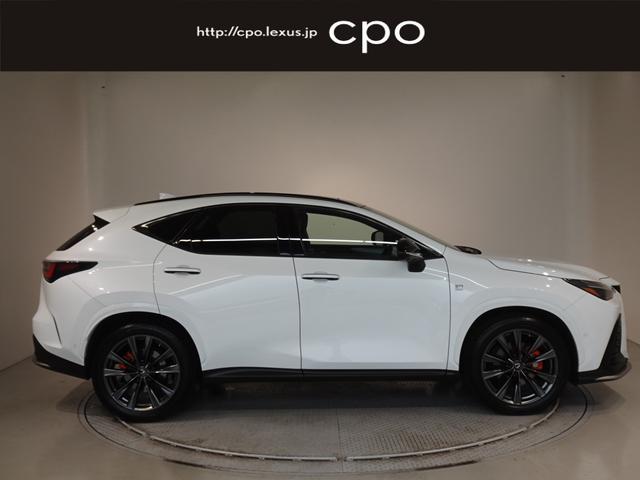 ＮＸ ＮＸ３５０ｈ　Ｆスポーツ　レクサスＣＰＯ認定中古車　ホワイトノーヴァ　内装本革（フレアレッド）　パノラマルーフ　アドバンストパーク　デジタルインナーミラー　三眼フルＬＥＤヘッドランプ　オレンジキャリパー　後席電動シート（5枚目）