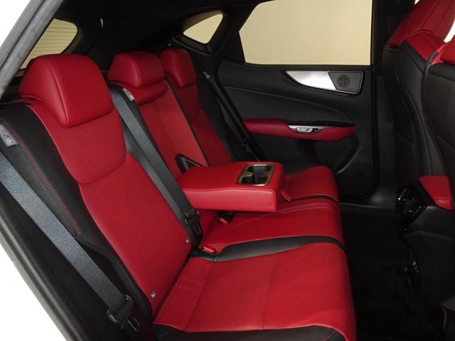 ＮＸ ＮＸ３５０ｈ　Ｆスポーツ　レクサスＣＰＯ認定中古車　ホワイトノーヴァ　内装本革（フレアレッド）　パノラマルーフ　アドバンストパーク　デジタルインナーミラー　三眼フルＬＥＤヘッドランプ　オレンジキャリパー　後席電動シート（8枚目）