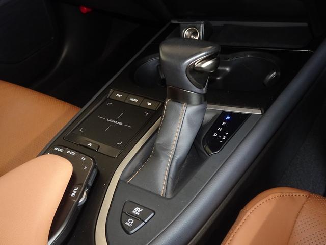 UX UX250h バージョンL レクサス認定中古車CPO UX250h VersionL ソニックチタニウム カラーヘッドアップディスプレ パノラミックビューモニター ムーンルーフ 車検整備付き タイヤ4本交換 ドライブレコーダー(21枚目)