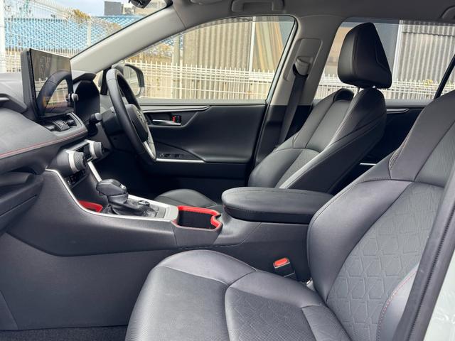RAV4 アドベンチャー オフロードパッケージII ワンオーナー 黒革シート 純正ナビTV デジタルインナーミラー 全周囲カメラ シートヒーター ベンチレーション ステアヒーター ACC BSM レーンキープ パークセンサー ルーフレール ETC(8枚目)