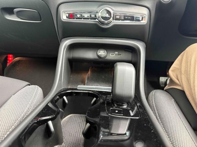 Ｃ４０リチャージ リチャージ　プラスシングルモーター　Ａｐｐｌｅ　ＣａｒｐｌａｙＡｎｄｒｏｉｄＡｕｔｏ　ナビゲーションシステム　プレミアムサウンドオーディオシステム　パワーテールゲート　３６０度ビューカメラ　ガラスルーフ　ワイヤレススマートフォンチャージ（10枚目）