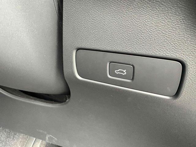 Ｃ４０リチャージ リチャージ　プラスシングルモーター　Ａｐｐｌｅ　ＣａｒｐｌａｙＡｎｄｒｏｉｄＡｕｔｏ　ナビゲーションシステム　プレミアムサウンドオーディオシステム　パワーテールゲート　３６０度ビューカメラ　ガラスルーフ　ワイヤレススマートフォンチャージ（11枚目）