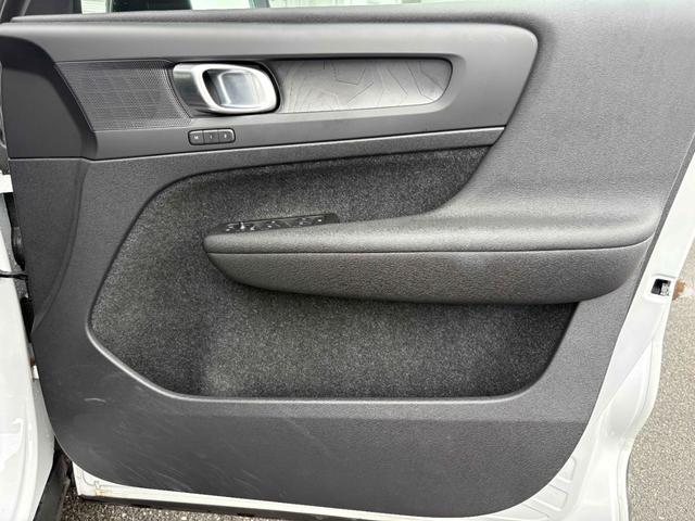 Ｃ４０リチャージ リチャージ　プラスシングルモーター　Ａｐｐｌｅ　ＣａｒｐｌａｙＡｎｄｒｏｉｄＡｕｔｏ　ナビゲーションシステム　プレミアムサウンドオーディオシステム　パワーテールゲート　３６０度ビューカメラ　ガラスルーフ　ワイヤレススマートフォンチャージ（13枚目）