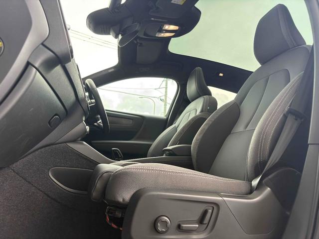 Ｃ４０リチャージ リチャージ　プラスシングルモーター　Ａｐｐｌｅ　ＣａｒｐｌａｙＡｎｄｒｏｉｄＡｕｔｏ　ナビゲーションシステム　プレミアムサウンドオーディオシステム　パワーテールゲート　３６０度ビューカメラ　ガラスルーフ　ワイヤレススマートフォンチャージ（17枚目）