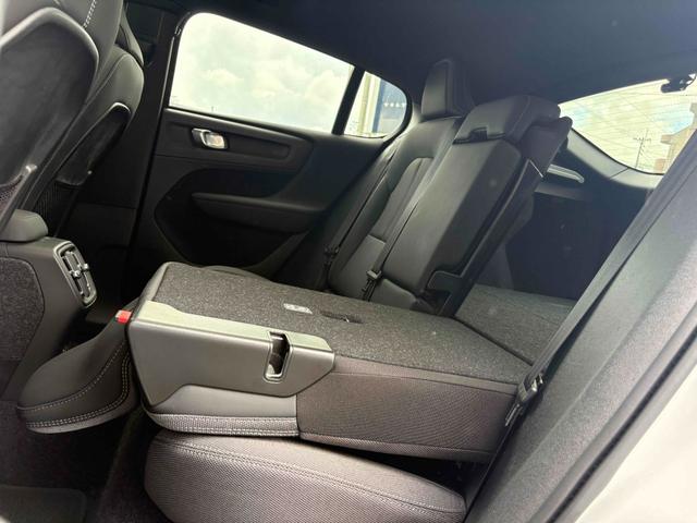 Ｃ４０リチャージ リチャージ　プラスシングルモーター　Ａｐｐｌｅ　ＣａｒｐｌａｙＡｎｄｒｏｉｄＡｕｔｏ　ナビゲーションシステム　プレミアムサウンドオーディオシステム　パワーテールゲート　３６０度ビューカメラ　ガラスルーフ　ワイヤレススマートフォンチャージ（21枚目）